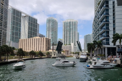 Miami: crucero Happy Hour por Biscayne Bay con bebida gratisCrucero Happy Hour y comida Hard Rock Cafe