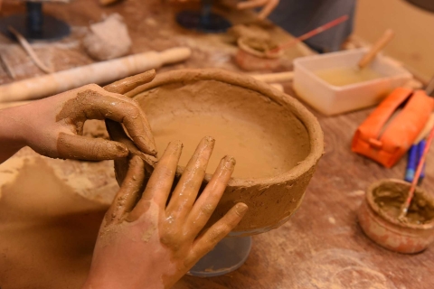 Atenas: visita guiada Kerameikos y experiencia en el taller de cerámica