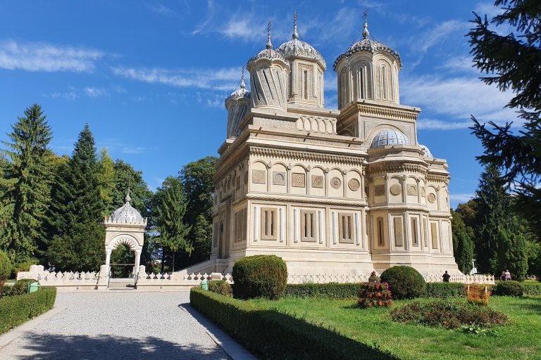 From Bucharest: 5-Day Private Guided Tour of Romania Standard option