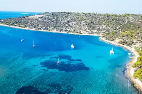 Trogir: Speedbådstur til Den Hvide Lagune, Maslinica og Den Blå Lagune