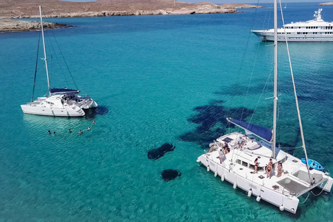 Mykonos: cruzeiro privado de catamarã com comida, bebida e traslado