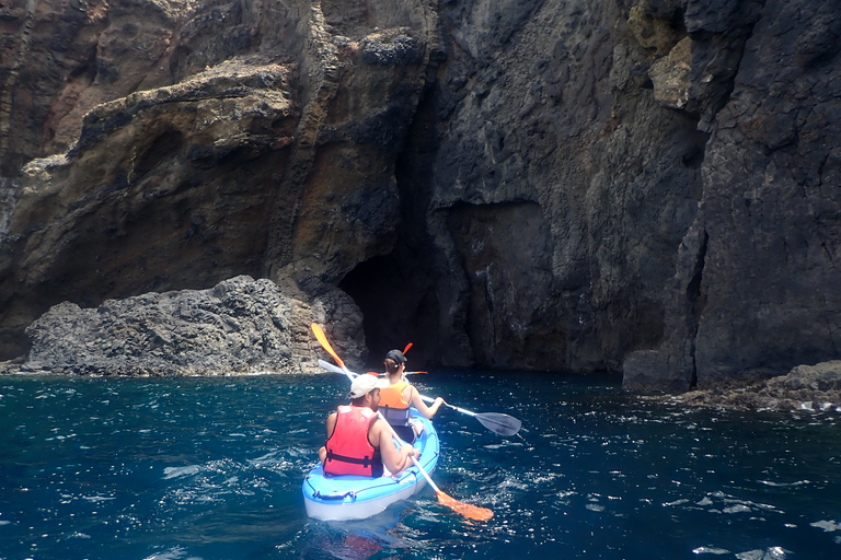 Porto Santo: wycieczka kajakiem z Ponta CalhetaWycieczka kajakiem na plażę Zimbralinho