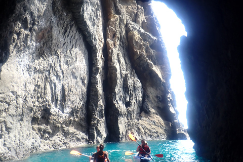 Porto Santo: tour en kayak desde Ponta CalhetaTour en kayak por la playa de Zimbralinho