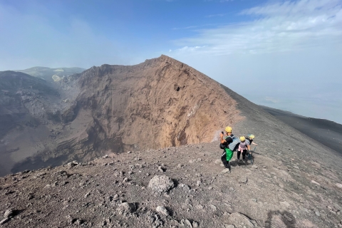 Etna: Subida a la cima desde 2900 metros y regreso en 4x4Monte Etna: Caminata hasta la cima desde 2900 metros