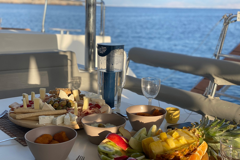 Heraklion: Sunset Cruise to Dia with Finger Food and Drinks