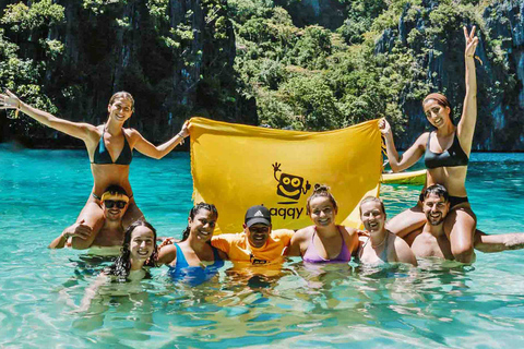 El Nido: Social Island Hopping Tour A w/ Photographer