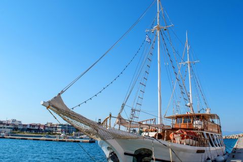 Rhodes: Full-Day Boat Cruise with Food, Drinks & Swimming