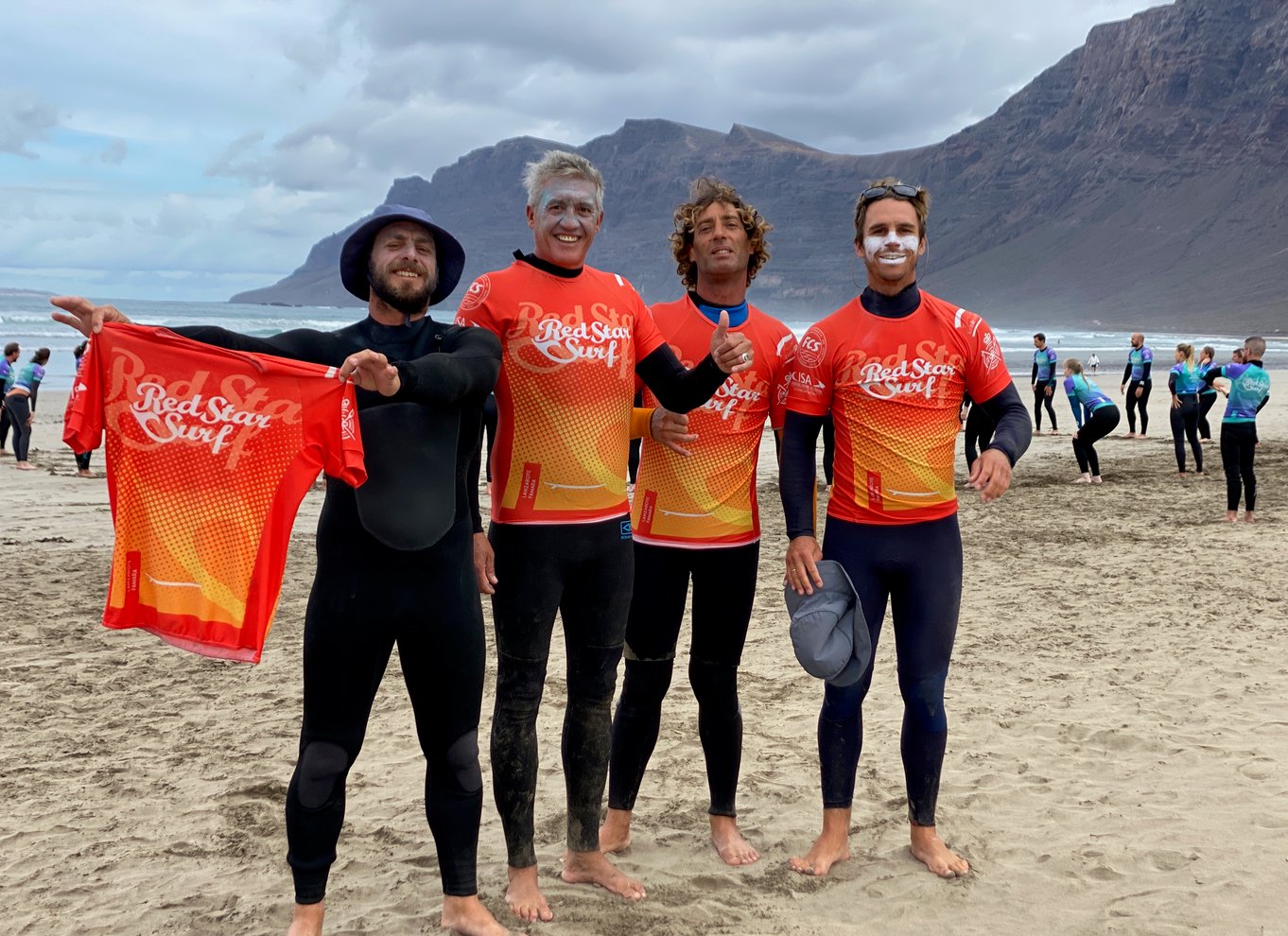 Lanzarote: Famara Beach Surfing lektion for alle niveauer