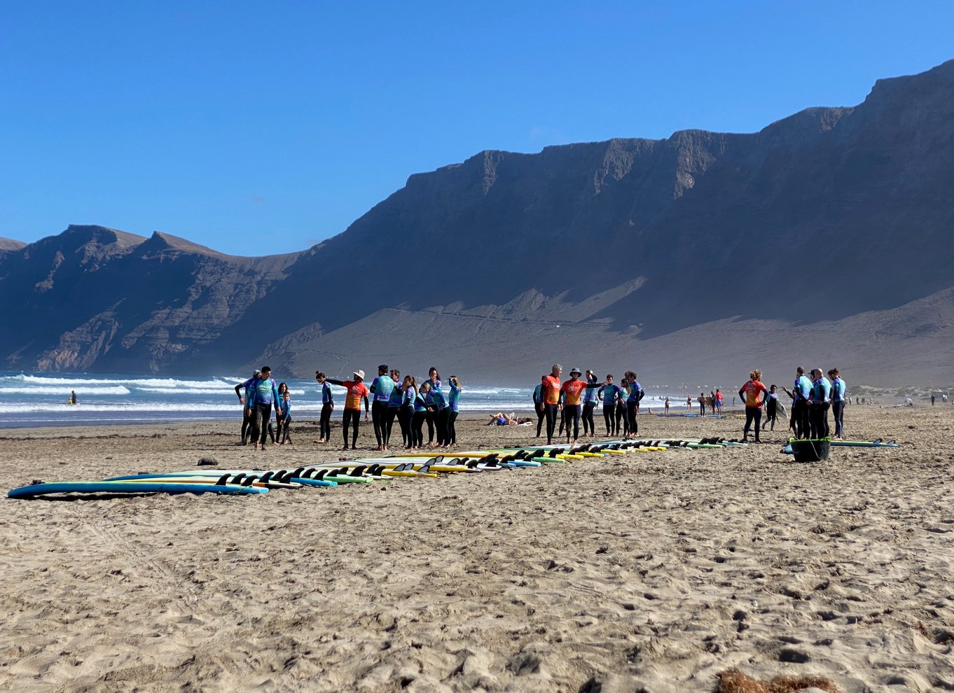 Lanzarote: Famara Beach Surfing lektion for alle niveauer