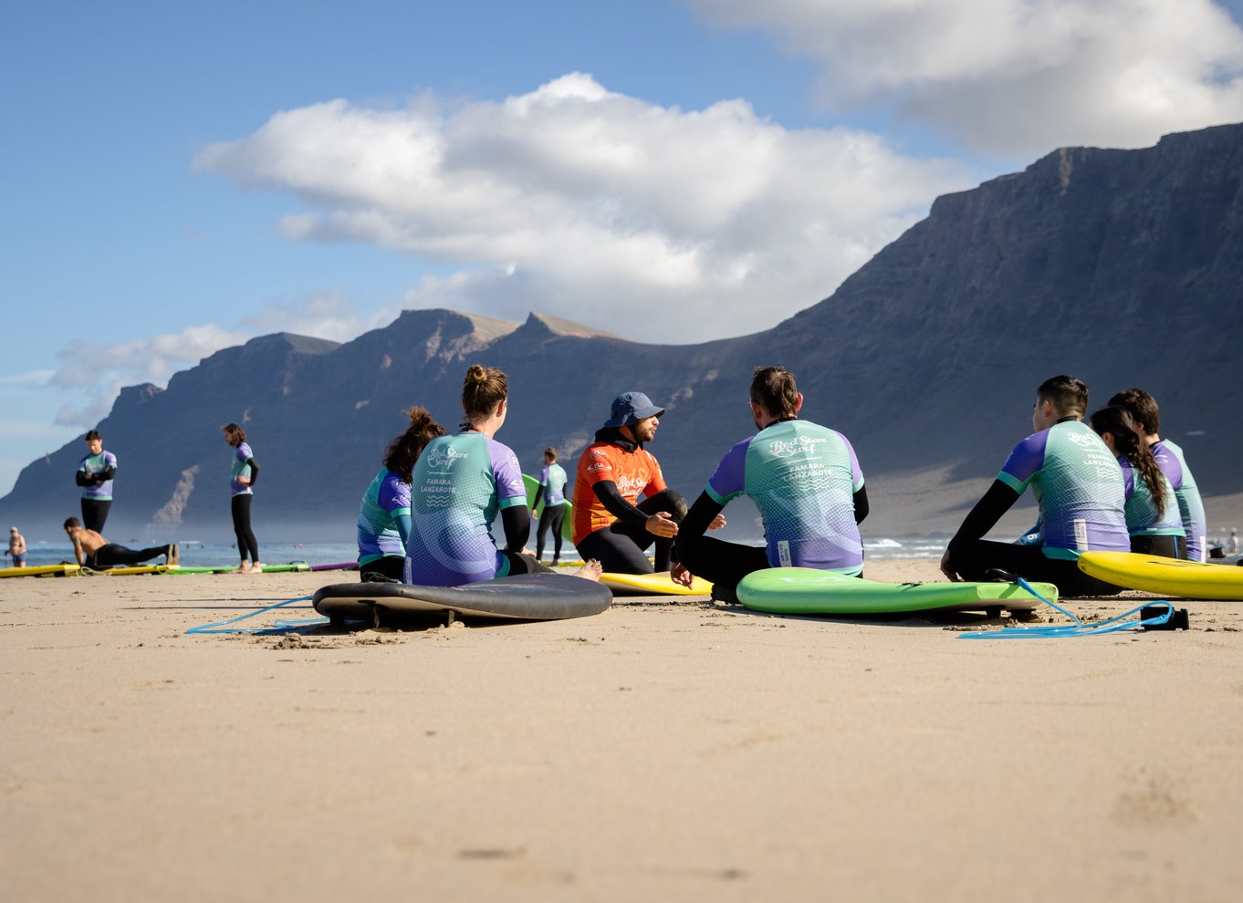 Lanzarote: Famara Beach Surfing lektion for alle niveauer