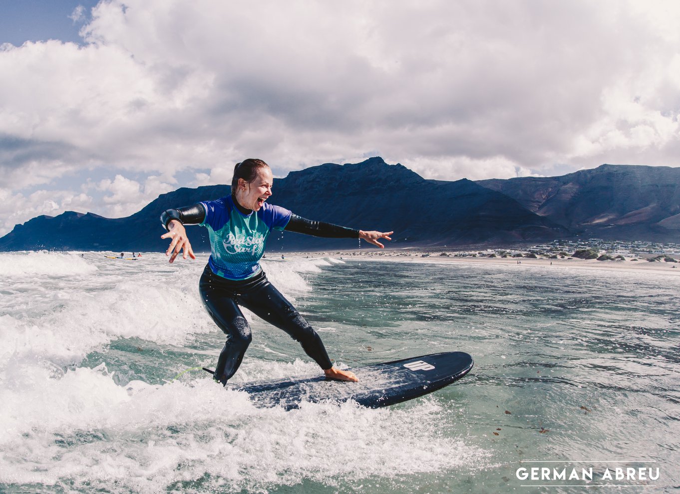 Lanzarote: Famara Beach Surfing lektion for alle niveauer