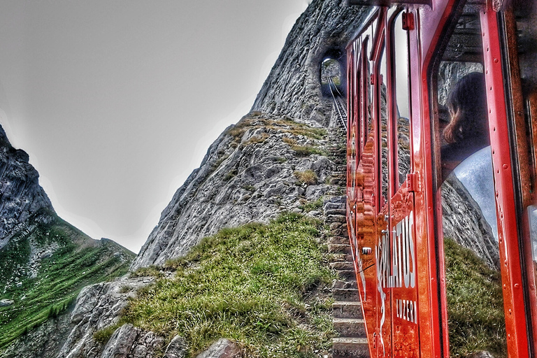 Tour privé du Mont Pilate avec croisière sur le lac au départ de BâleVoyage sur le Pilate et croisière sur le lac au départ de Bâle