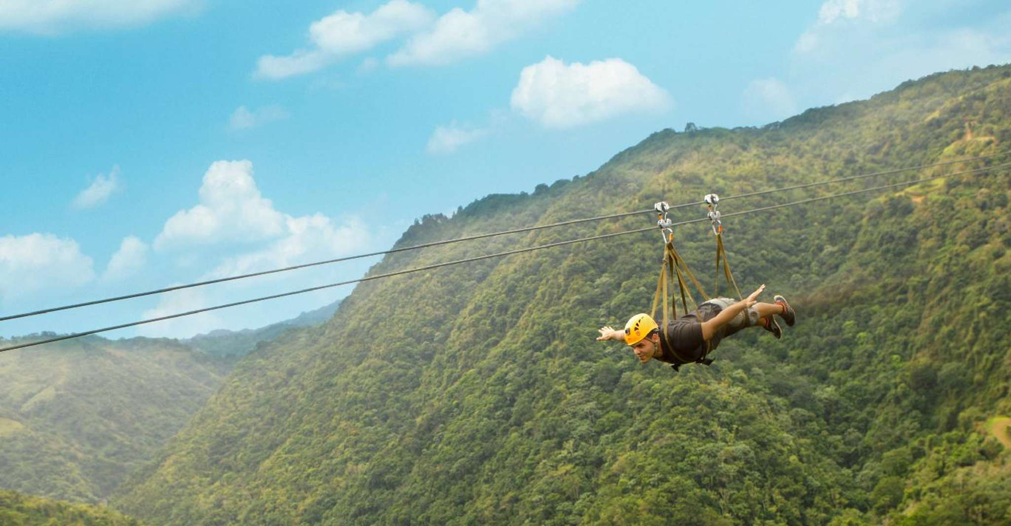 Puerto Rico, The Beast Zipline en Toro Verde Adventure Park - Housity