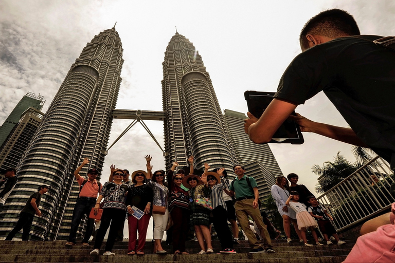 Kuala Lumpur: Tour fotografico di mezza giornata con le torri gemelle PetronasKuala Lumpur: tour fotografico di mezza giornata con le Petronas Twin Towers