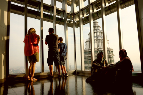 Kuala Lumpur: Tour fotografico di mezza giornata con le torri gemelle PetronasKuala Lumpur: tour fotografico di mezza giornata con le Petronas Twin Towers