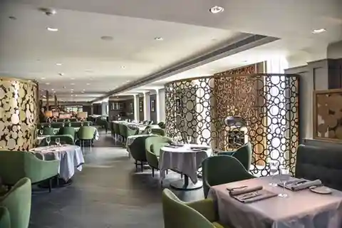 Dschidda: Meeresfrüchte-Dinner im Al Multaqa Restaurant mit Abholung