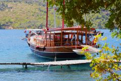 Paros: Traditionelle Gulet-Kreuzfahrt mit geteilter oder privater Insel