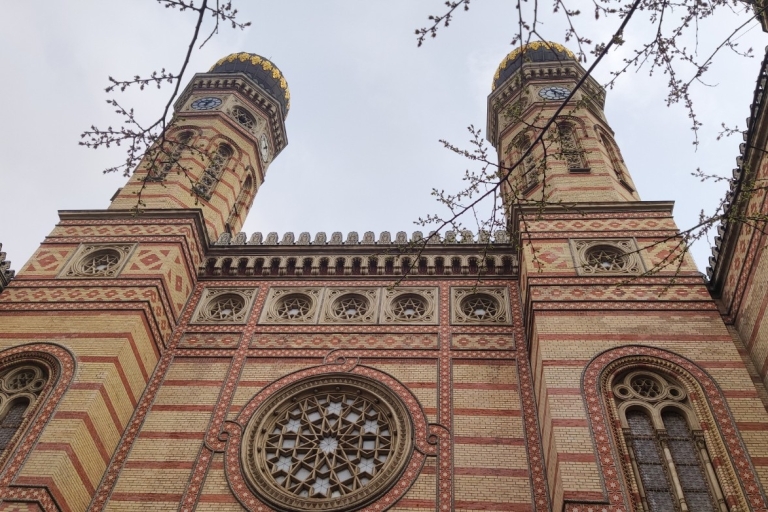 Budapest: Downtown and Jewish Quarter Tour in German