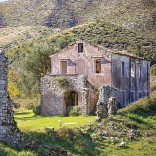 Corfu: Old Perithia Ghost Village Tour with Private Driver