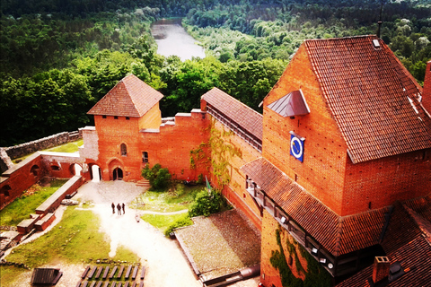 Riga: Tour privato di Sigulda, Turaida e Parco Nazionale di GaujaRiga: tour privato di Sigulda, Turaida e Gauja National Park