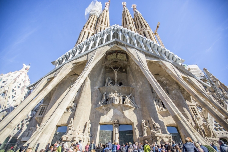 Barcelone : Sagrada Familia, tours et parc Güell coupe-fileBarcelone : Sagrada Família et parc Güell avec coupe-file