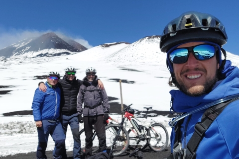 Catania: Mount Etna Summit Cycling TourUdostępniony Mt. Etna Cycling Tour + Gravity Downhill Experience