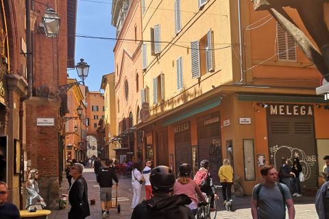 Bologna: tour privato a piedi con guida