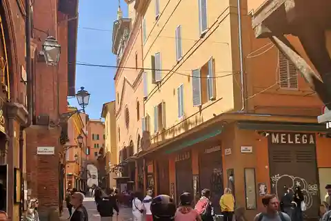 Bologna: Private Walking Tour with a Guide