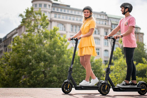 Cracovia: recorrido en scooter eléctrico por lo más destacado del casco antiguoCracovia: Lo más destacado de la Ciudad Vieja en E-Scooter