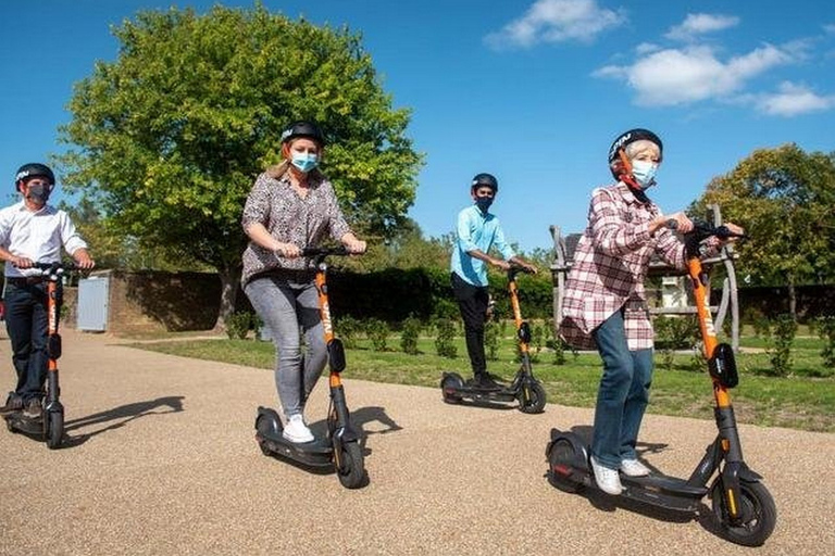 Cracovie: visite de 2 heures en scooter électrique du quartier juifCracovie: visite du quartier juif en scooter électrique