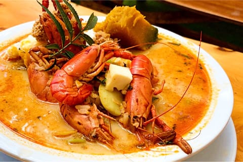 Arequipa: Guided Foodie Walking Tour with 5 Dishes & Dessert