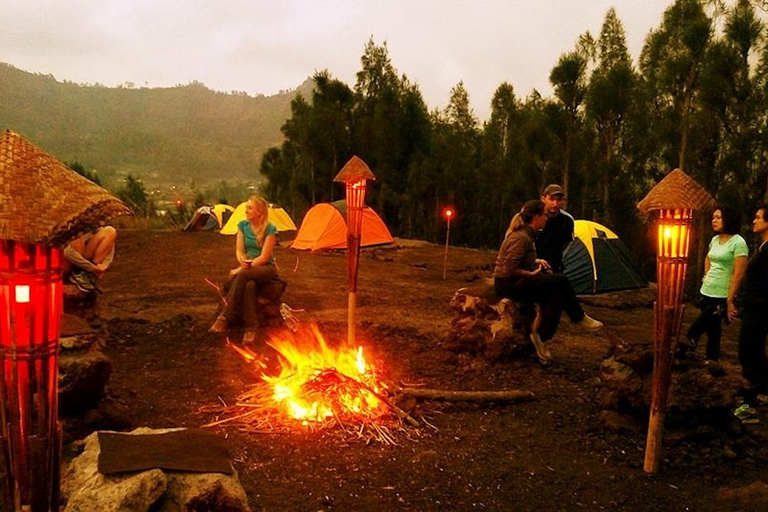 Mt. Batur: campeggio di 2 giorni, escursione in vetta e sorgenti termaliTour con trasferimenti