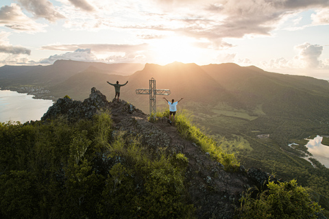 Mauritius: Le Morne Mountain Guided Sunrise Hike and Climb Mauritius: Le Morne Brabant Guided Sunrise Hike and Climb