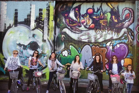 Bilbao: Tour en grupo reducido en bicicleta eléctrica por el arte urbano