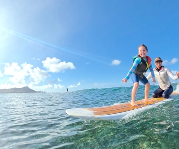 Oahu: Kids Surfing Lesson in Waikiki Beach (up to 12)