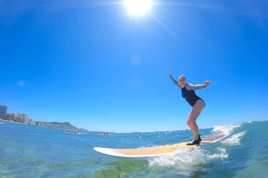 Oahu: Gruppen-Surfunterricht in Waikiki Beach. Foto: GetYourGuide