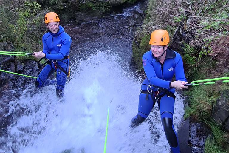 Da Funchal: Canyoning sull&#039;isola di Madeira per principiantiDa Funchal: canyoning sull&#039;isola di Madeira per principianti