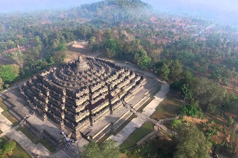 yogyakarta : lever de soleil à borobudur et temple de prambanan