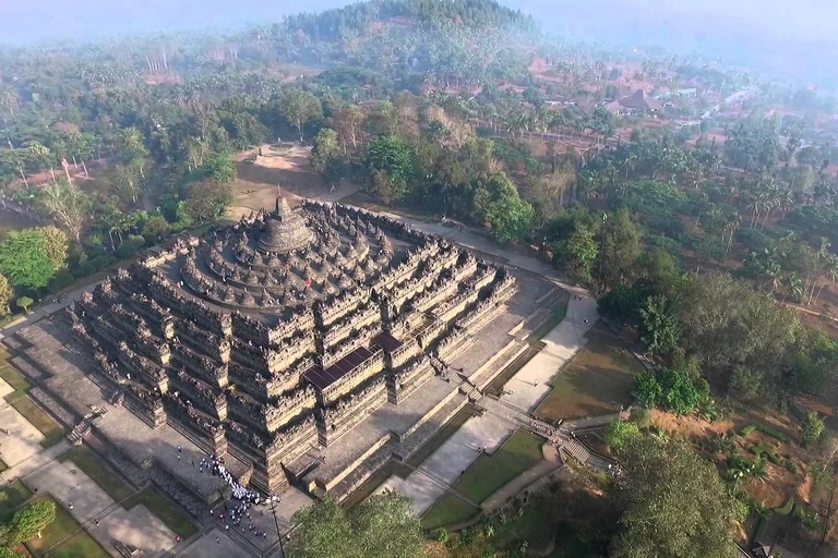 yogyakarta: amanecer en borobudur y templo de prambanan