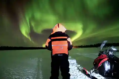 Rovaniemi: Search for Northern Lights Snowmobiling Trip