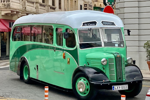 Visite en bus de Malte au musée de l'aviation, à l'église de Mosta et aux abrisMalte: excursion guidée d'une journée en bus maltais vers Ta 'Qali et Mosta