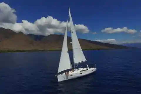 Maui: tour privato di snorkeling in yacht con colazione e pranzo