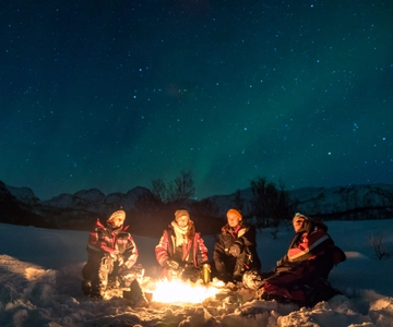 Alta: Guidet nordlystur med en lille gruppe
