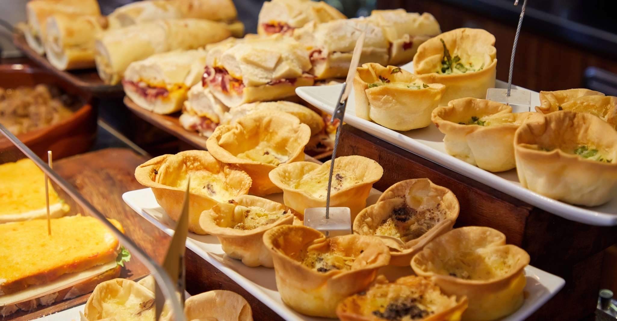 Tour de cata de vinos, Pintxos y Bilbao con guía local - Hizvo