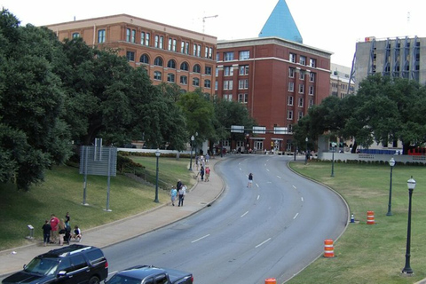 Dallas: 2-Hour JFK Assassination Tour without MuseumDallas: JFK Assassination Tour with A Guide