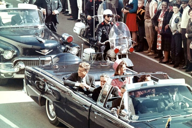 Dallas: JFK-moordtour van 2 uur zonder museumDallas: JFK Assassination Tour met een gids