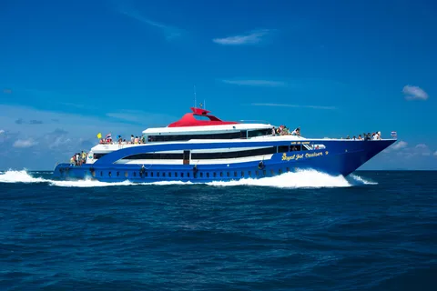 Phuket: Transfer from Airport and Ferry to Phi Phi Island