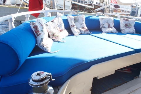 Bodrum: tour privado en barco por la isla con almuerzo