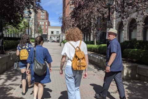Montreal: piesza wycieczka z przewodnikiem po wschodnim i zachodnim Starym MontrealuPiesza wycieczka w języku angielskim