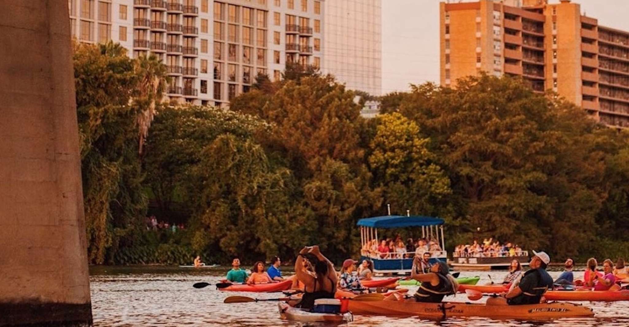 Austin, Sunset Bat Watching Kayak Tour - Housity